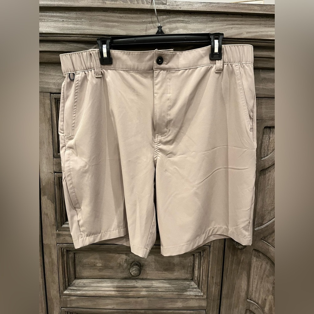 NWOT Men’s EDDIE BAUER Moisture Wicking Khaki Shorts (XL)